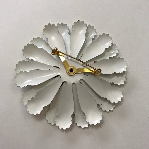 Vintage Enamel Flower Brooch Retro Jewelry Fashion Accessory 60s 70s Mod Daisy - Picture 2 of 2